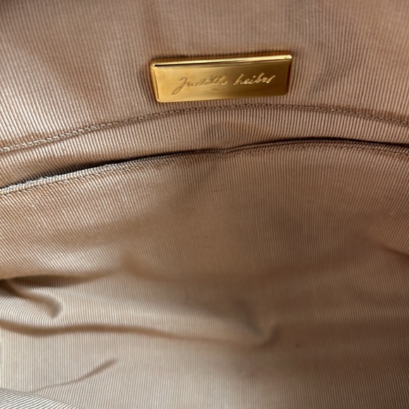 Judith Leiber~VTG~Lizard skin~beige clutch w/detach strap~Excellent condition - Picture 4 of 6